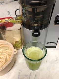 Una foto de Extracto para después de ejercitar. Apio-manzana-jengibre