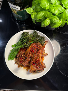 A picture of Spicy honey garlic lamb chops ✨.