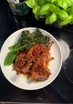 A picture of Spicy honey garlic lamb chops ✨.