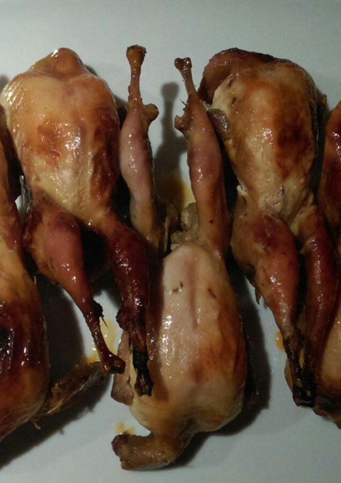 Una foto de Codornices a la miel con mostaza de Dijon