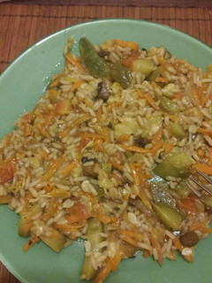 Una foto de Chop suey de verduras y arroz yamaní 100% vegan