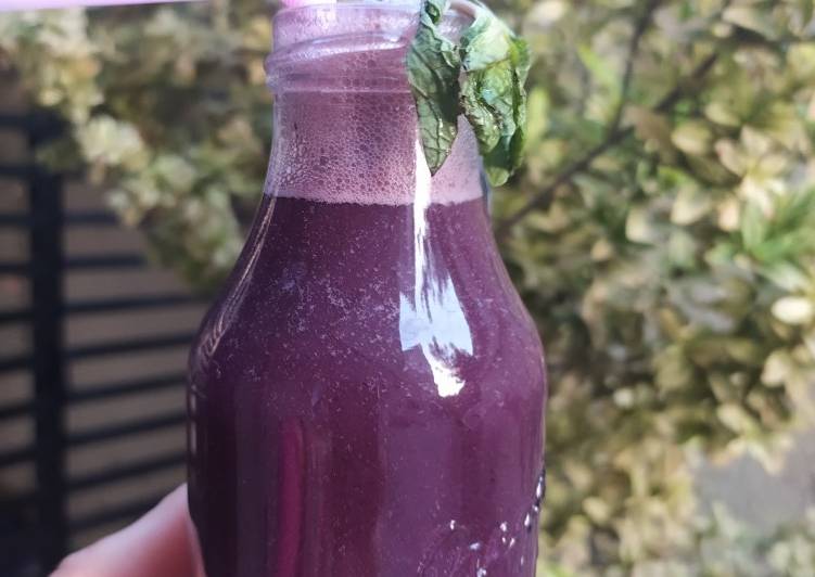 Simple Way to Make Perfect Black Grapes Mint Mojito