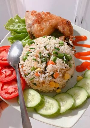 Hình của món Cơm chiên đùi gà.