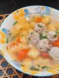 Canh khoai tây cà rốt nấu thịt viên