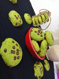عکسی از دستور کوکی اسفناج با فر دست ساز