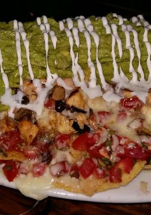 Una foto de Nachos de pollo con tortilla