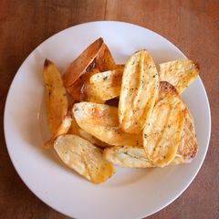 A picture of Baked Herby Potato Crisps.