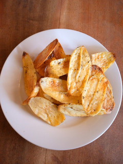 A picture of Baked Herby Potato Crisps.
