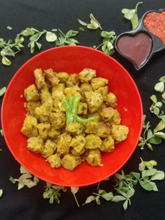 દૂધી મેથી ના મુઠીયા (Dudhi Methi Muthiya Recipe In Gujarati) રેસીપી મુખ્ય ફોટો