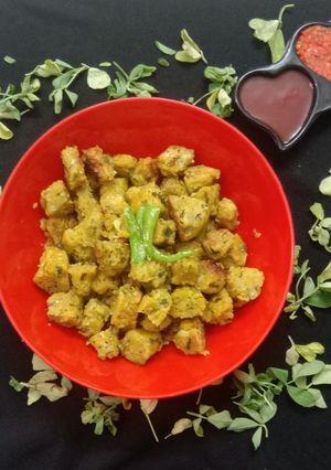 દૂધી મેથી ના મુઠીયા (Dudhi Methi Muthiya Recipe In Gujarati) રેસીપી મુખ્ય ફોટો
