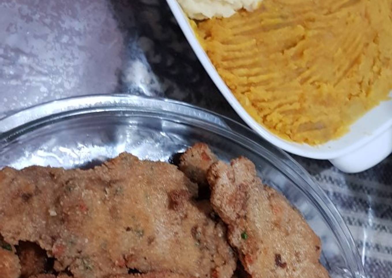 Milanesa de carne con puré mixto