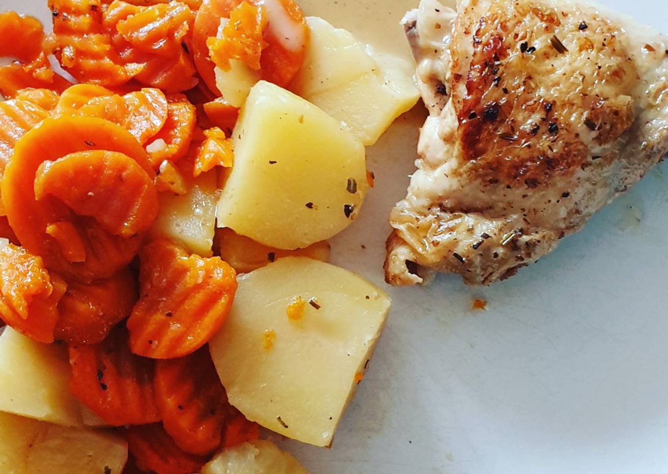 Poulet aux carottes et pommes de terre
