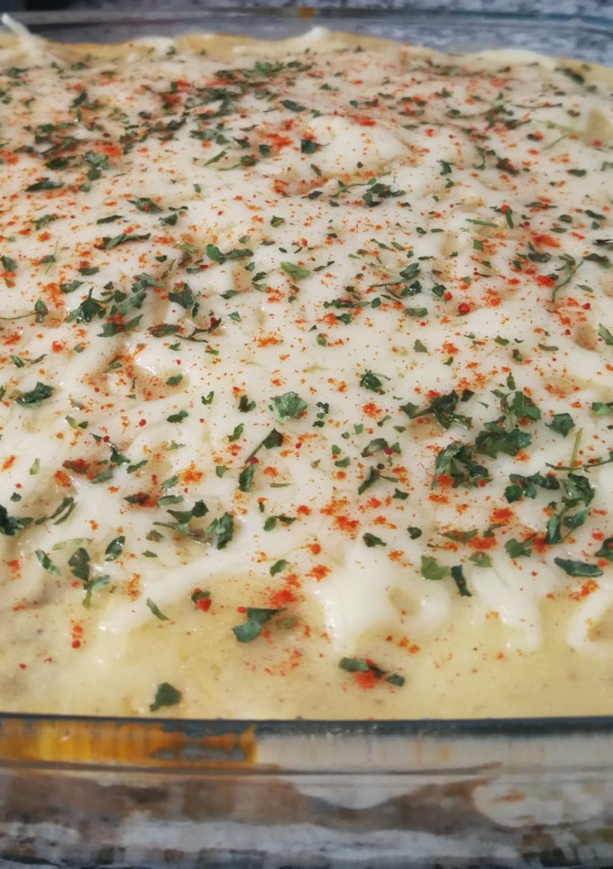 Una foto de Moussaka griega