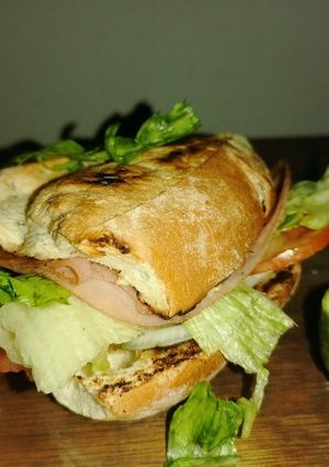 Una foto de Tortas de jamón calientes rellenas de queso asadero