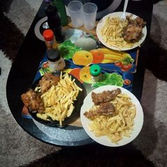 A picture of Chips served with chicken.