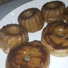 A picture of Liquid doughnuts (دونات بالعجينة السائلة).
