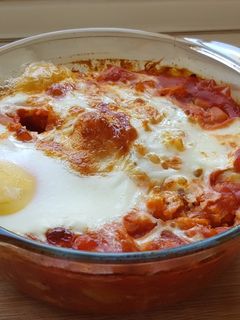 Una foto de Pasta al horno con huevo estrellado