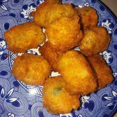 รูปของ Bola bola krispy nasi sisa