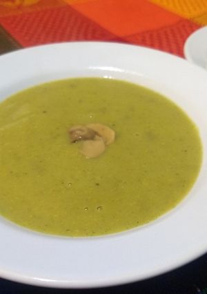 Una foto de Crema de champiñones con verduras