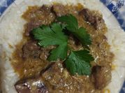 Una foto de salsa de mostaza pimienta y crema