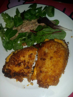 Una foto de Libro de Escalope de lomo relleno de bechamel bacon y cheddar