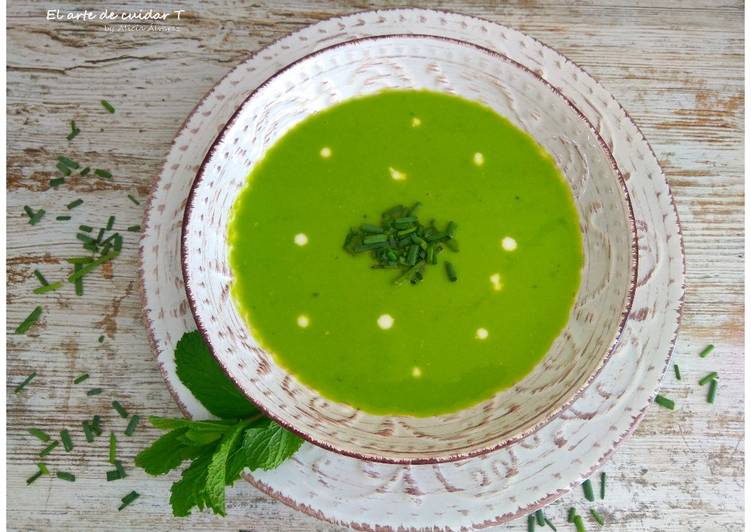 Crema fría de guisantes con menta