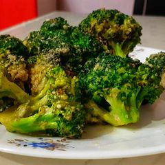 Roasted broccoli A picture of Roasted broccoli.