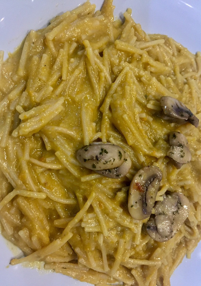 Una foto de Fideuà de verduras
