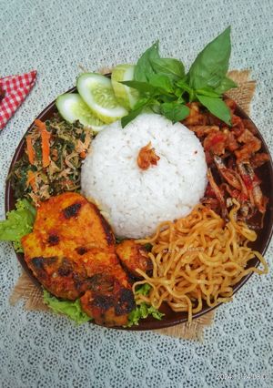 Foto resep Nasi Lemak Ayam Percik Utara Komplit