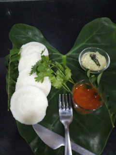 ઇડલી સંભાર સાઉથની રેસિપી (Idli Sambhar Recipe In Gujarati) રેસીપી મુખ્ય ફોટો