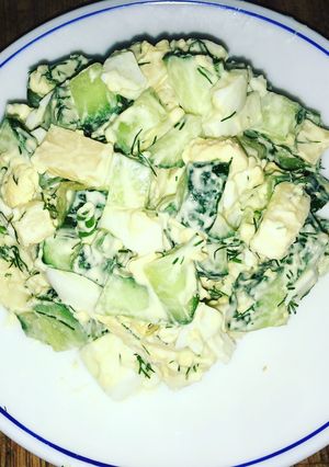 Фото Летний салат с огурцом и яйцом.