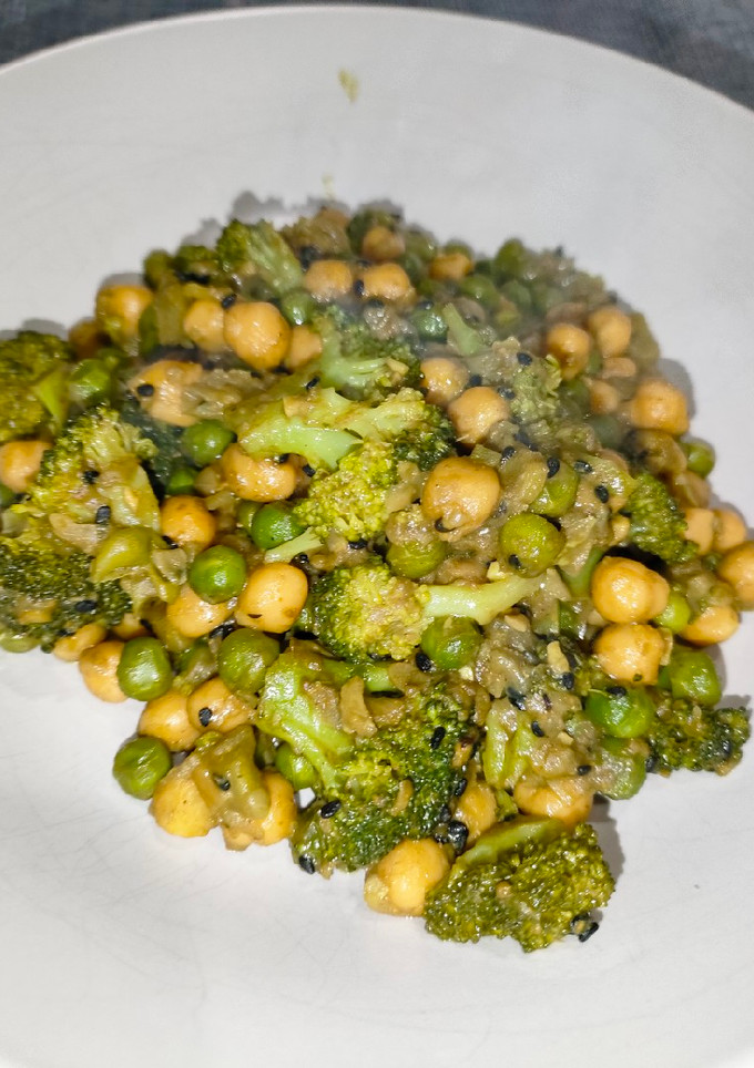 Una foto de Curry de garbanzos con verduras