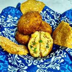A picture of Poha kachori.