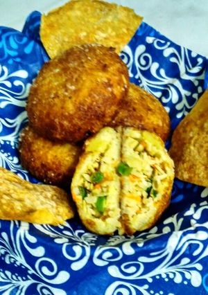 A picture of Poha kachori.