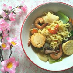 A picture of Mie Sapo Tahu (Claypot Tofu with Noodles).