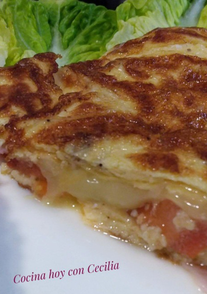 Una foto de Omelette con jamón, queso, tomate y orégano