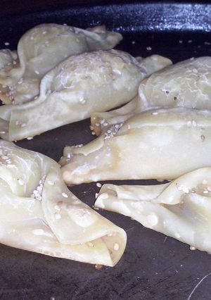 Una foto de Empanaditas de queso con chía y sésamo
