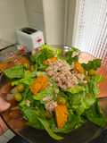 Ensalada con atún y romesco