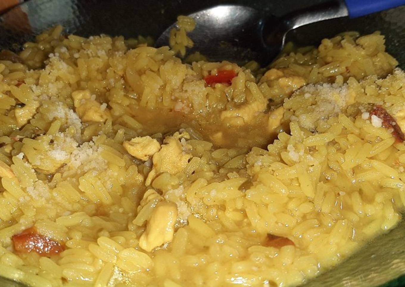 Rice with chicken աֆ saffron