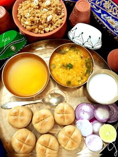 दाल बाटी चुरमा (Dal bati churma recipe in hindi) रेसिपी मुख्य फोटो