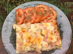 Una foto de TARTA DE JAMÓN, QUESO Y CHAMPIÑONES con masa casera