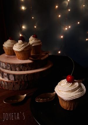 A picture of Eggless Rose cup cake (without oven).