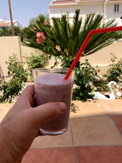 Φωτογραφία της συνταγής Milkshake φράουλα, μπανάνα και μύρτιλλα