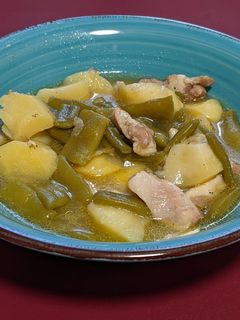 Una foto de Judías verdes con lomo de cerdo y patata