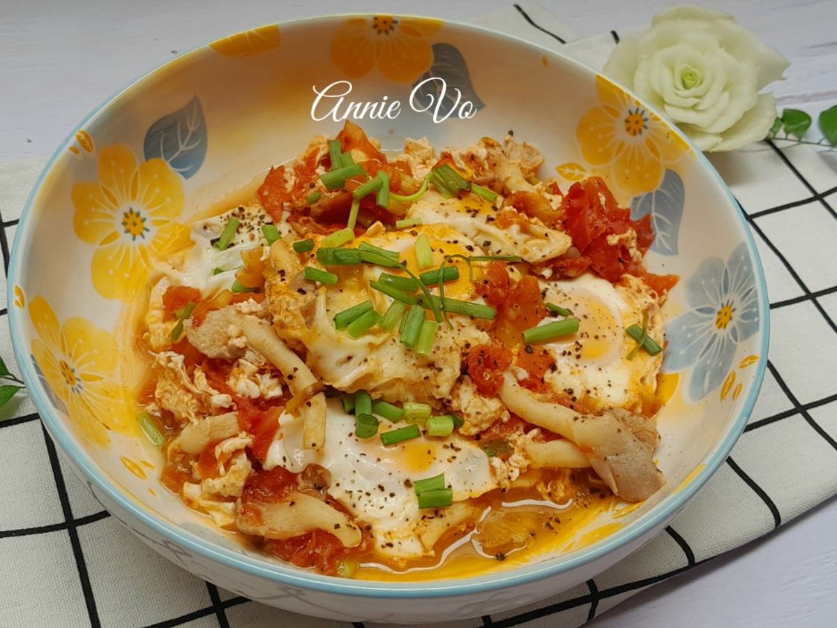 Trứng rim cà chua nấm