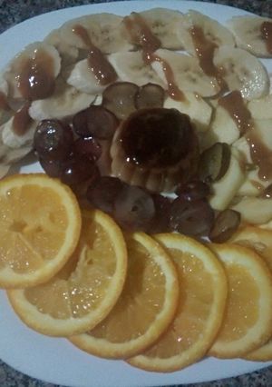 Une photo de Cocktail des fruits au sauce caramel