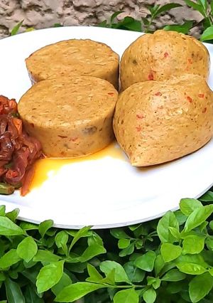 A picture of Alalan dankali with onion sauce.