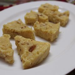 A picture of Khoya Burfi (Barfi).