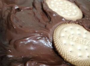 Una foto de Marquesa de chocolate rápida