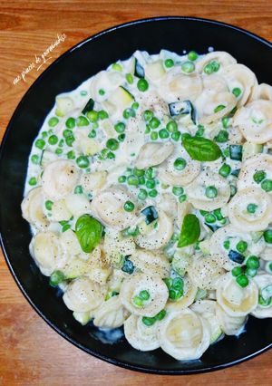 Une photo de Orecchiette petits pois courgette